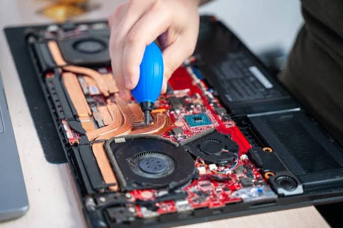 Vệ Sinh Laptop Cơ Bản — Thổi Bụi Quạt