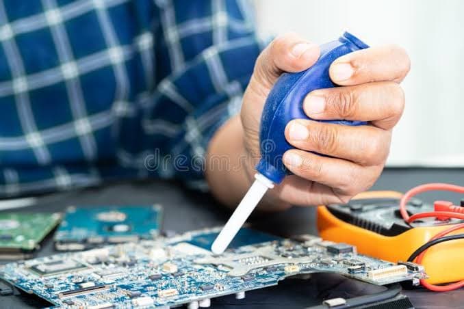 Vệ Sinh Laptop Toàn Diện — Thay Keo Tản Nhiệt
