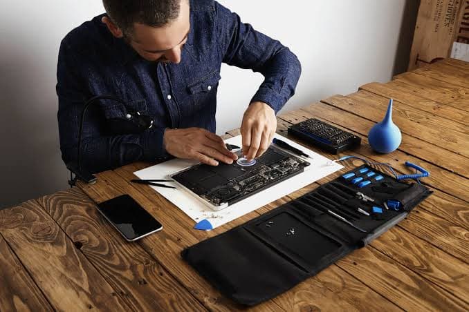 Sửa Bản Lề Laptop MSI