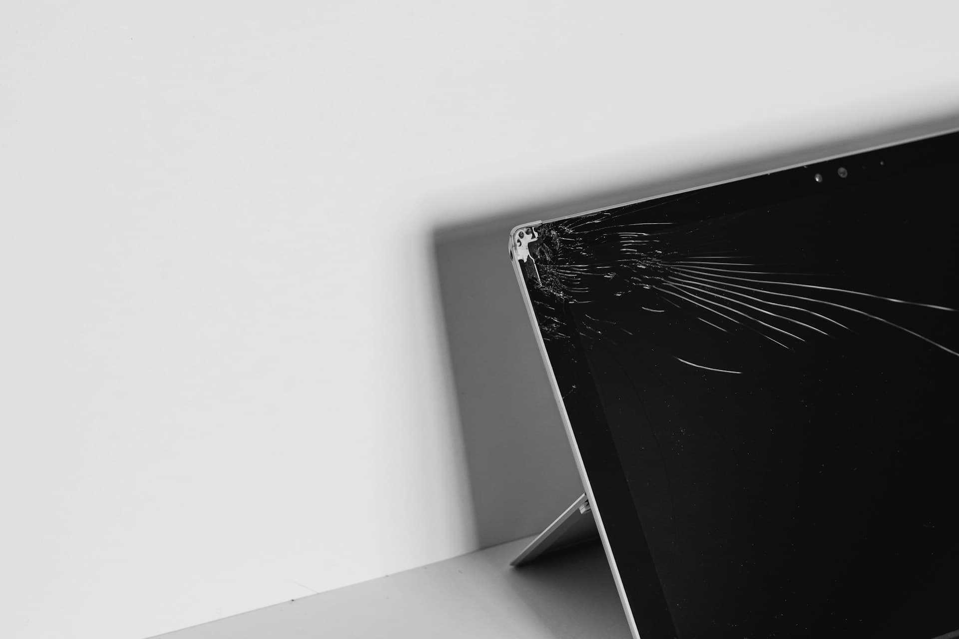 Vệ Sinh Bàn Phím & Màn Hình Laptop