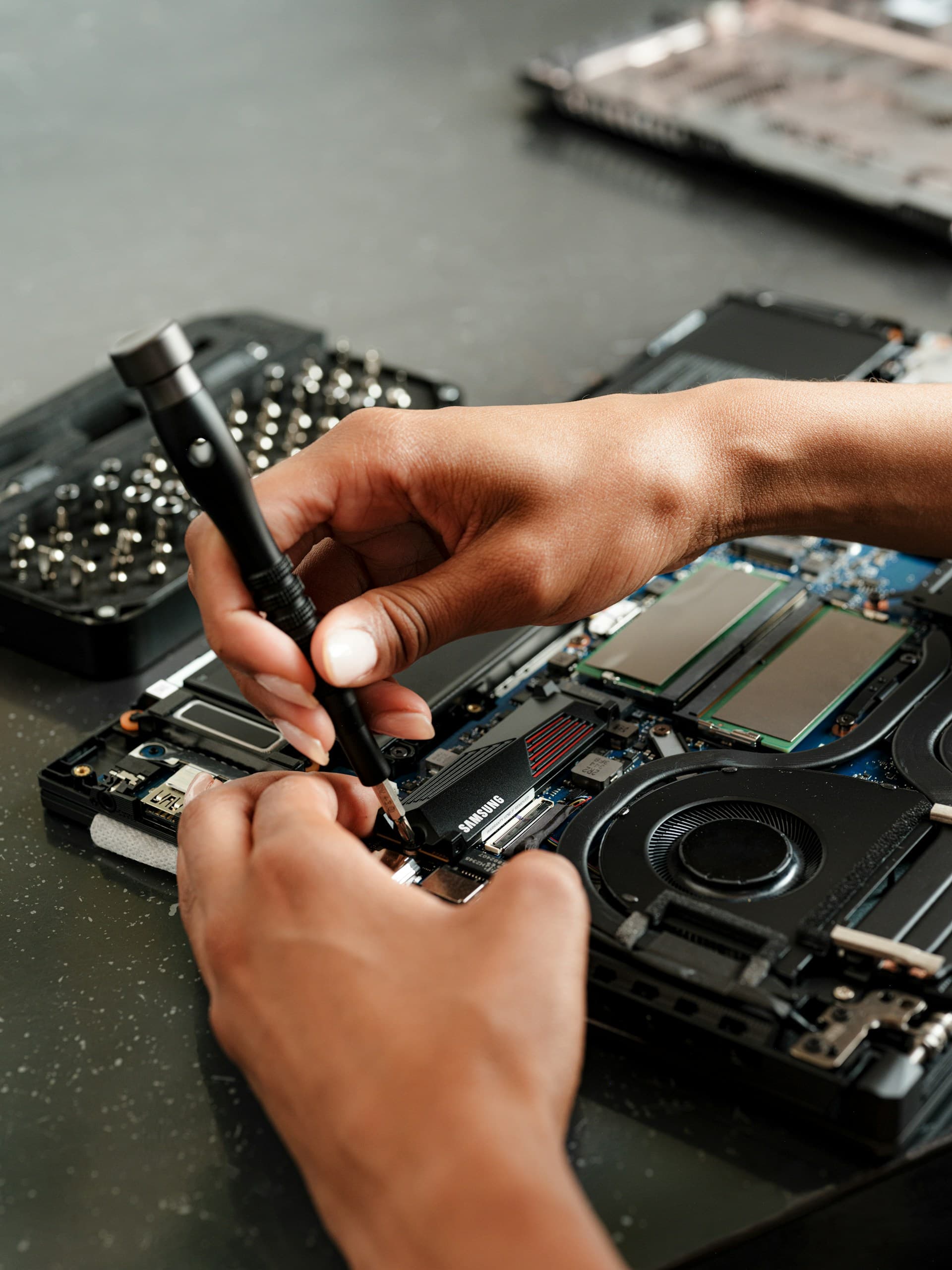 Thay Keo Tản Nhiệt CPU/GPU (Không Vệ Sinh)